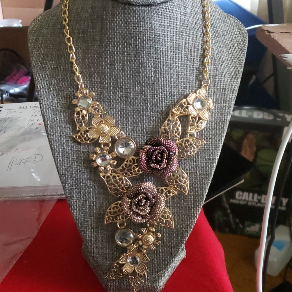 Flower necklace with matching earrings